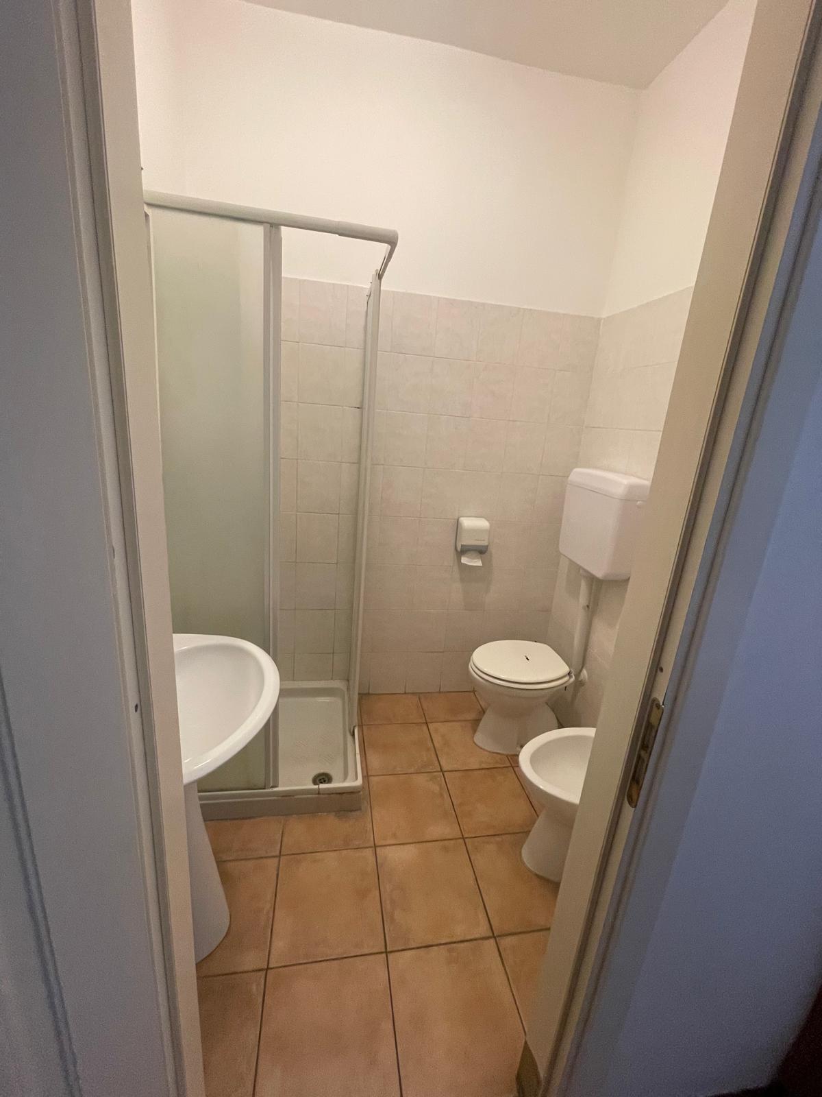 Bagno privato con doccia in camera