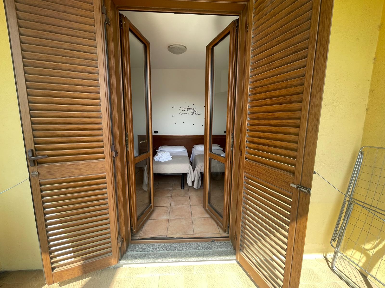 Camera doppia dell’Hotel Cavaliere con accesso al balcone